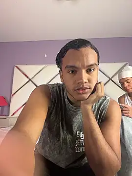 Snapshot of DanteAndKyle chatting on January 9, 11:33 pm DanteAndKyle online show from January 9, 11:33 pm