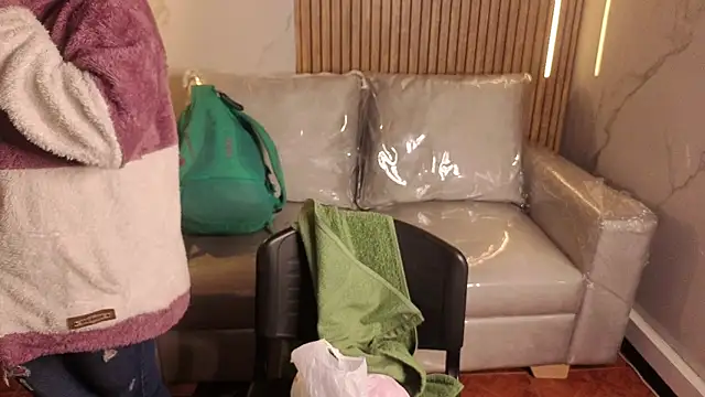 Snapshot of Kitten_Cam chatting on June 23, 1:14 am Kitten Cam online show from June 23, 1:14 am