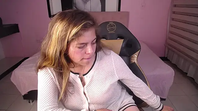 Kitten Cam online show from December 1, 9:04 pm