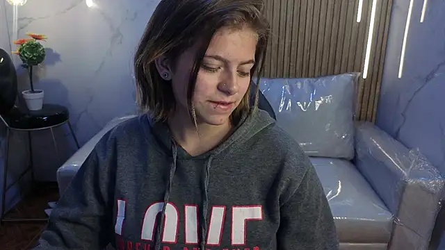 Kitten Cam online show from May 30, 3:06 pm