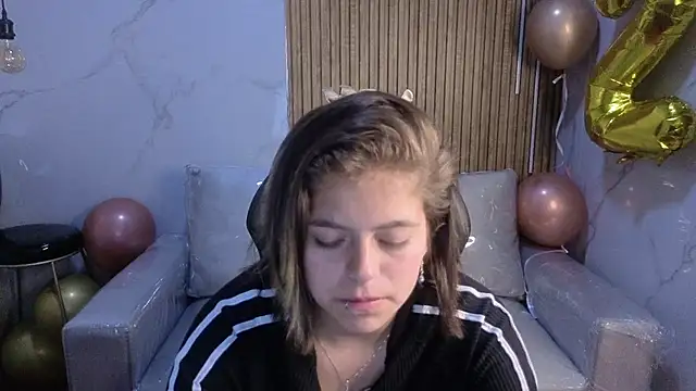 Snapshot of Kitten_Cam chatting on July 17, 3:04 am Kitten Cam online show from July 17, 3:04 am