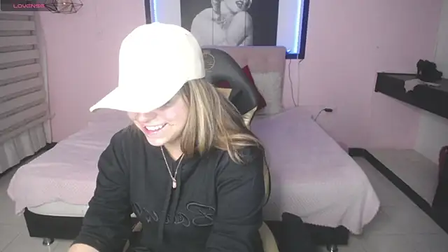 Kitten Cam online show from November 8, 1:42 am