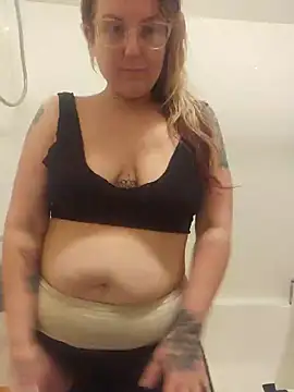 TattedMamaXOXO online show from February 1, 7:02 pm