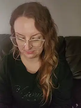 Snapshot of TattedMamaXOXO chatting on December 3, 7:13 pm TattedMamaXOXO online show from December 3, 7:13 pm