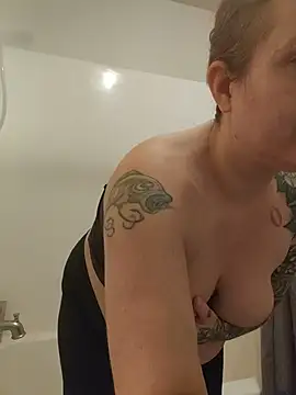 TattedMamaXOXO online show from March 9, 1:36 pm