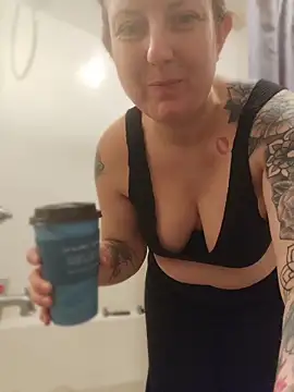 TattedMamaXOXO online show from April 27, 2:04 pm