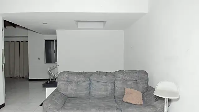 Snapshot of hotlittleones18 chatting on December 5, 5:06 am hotlittleones18 online show from December 5, 5:06 am