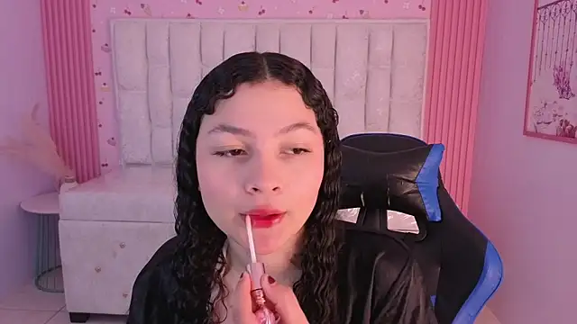 shalon diaz s online show from February 14, 1:11 pm