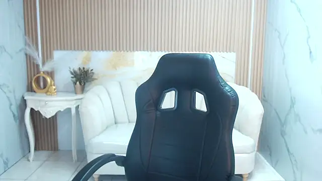 shalon diaz s online show from April 11, 1:24 am