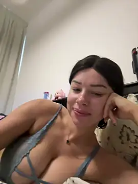 Snapshot of SexySophiaax chatting on March 1, 5:20 am SexySophiaax online show from March 1, 5:20 am