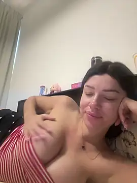 Snapshot of SexySophiaax chatting on February 23, 6:38 am SexySophiaax online show from February 23, 6:38 am
