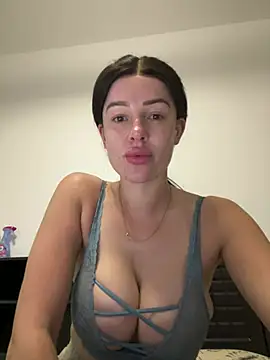 Snapshot of SexySophiaax chatting on March 12, 11:10 am SexySophiaax online show from March 12, 11:10 am