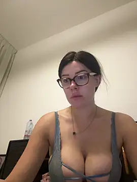 Snapshot of SexySophiaax chatting on March 4, 3:15 pm SexySophiaax online show from March 4, 3:15 pm