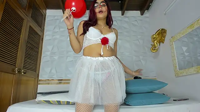 Sara Collinnss online show from October 31, 12:24 pm