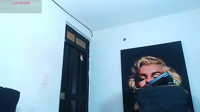 Snapshot of licy_blonde_hot chatting on November 26, 1:05 am licy blonde hot online show from November 26, 1:05 am