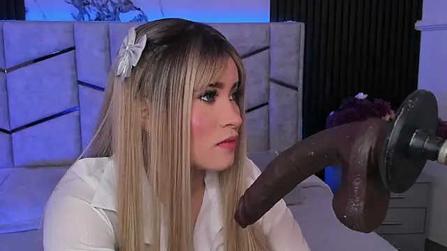 Snapshot of Gigidoll chatting on November 21, 11:42 am Gigidoll online show from November 21, 11:42 am