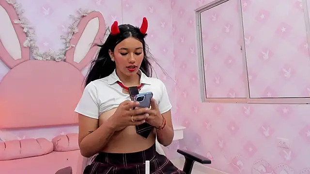 Snapshot of LIA_SWAN_ chatting on February 14, 3:51 am LIA SWAN online show from February 14, 3:51 am