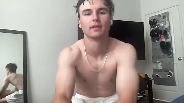Snapshot of ryan_28747 chatting on June 11, 11:24 pm ryan 28747 online show from June 11, 11:24 pm