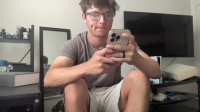 Snapshot of ryan_28747 chatting on July 18, 7:55 pm ryan 28747 online show from July 18, 7:55 pm