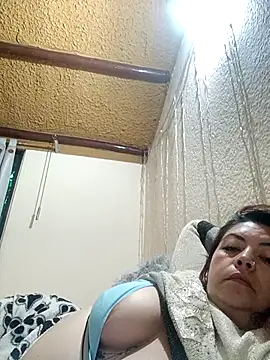 Snapshot of queencarlota82 chatting on March 13, 6:16 am queencarlota82 online show from March 13, 6:16 am