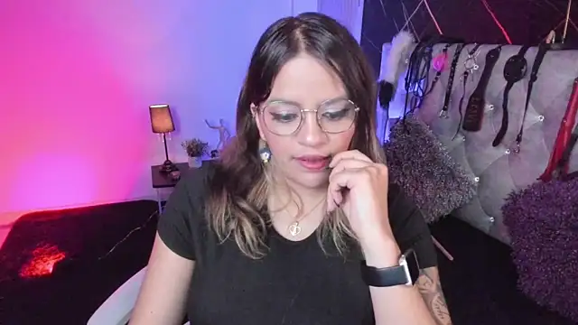 Snapshot of victoria__floyd chatting on May 1, 9:42 pm victoria floyd online show from May 1, 9:42 pm