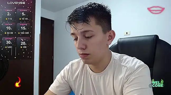 Snapshot of Alan_red chatting on March 3, 3:16 am Alan red online show from March 3, 3:16 am