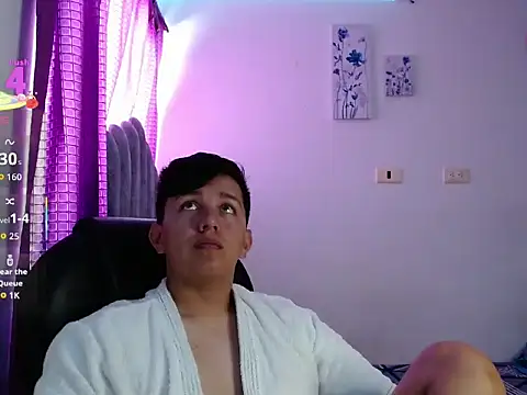 Snapshot of Alan_red chatting on November 14, 3:26 pm Alan red online show from November 14, 3:26 pm