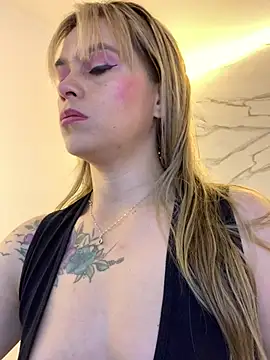 Snapshot of RayaCarr_ chatting on June 30, 1:11 pm RayaCarr online show from June 30, 1:11 pm