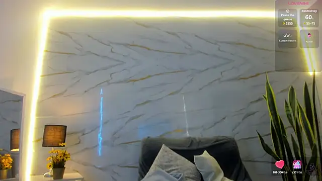 RayaCarr  online show from May 14, 1:08 pm
