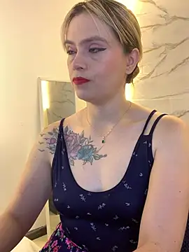 Snapshot of RayaCarr_ chatting on June 27, 1:17 pm RayaCarr online show from June 27, 1:17 pm