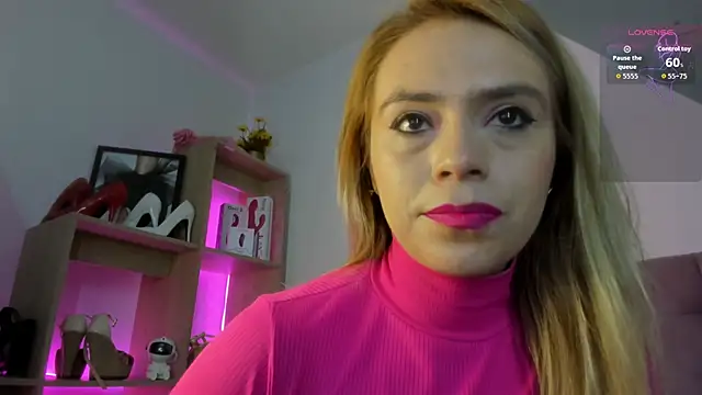 RayaCarr  online show from January 10, 1:06 pm