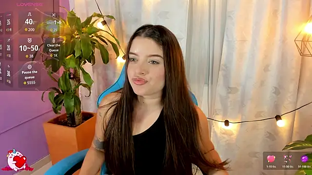 Snapshot of Lia_little18 chatting on April 20, 9:16 pm Lia little18 online show from April 20, 9:16 pm