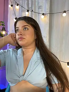 Snapshot of Lia_little18 chatting on May 21, 8:06 pm Lia little18 online show from May 21, 8:06 pm