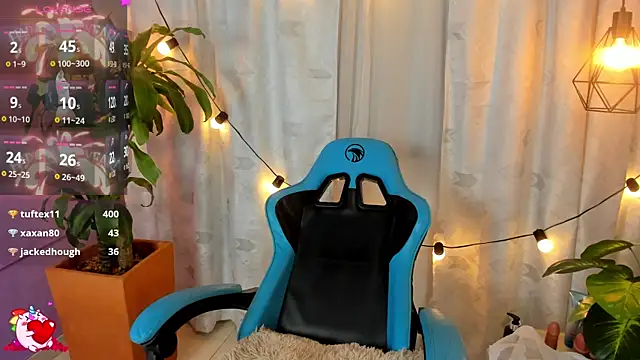 Lia little18 online show from April 15, 9:04 pm