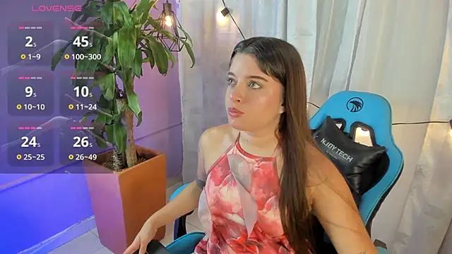 Snapshot of Lia_little18 chatting on June 4, 10:25 pm Lia little18 online show from June 4, 10:25 pm