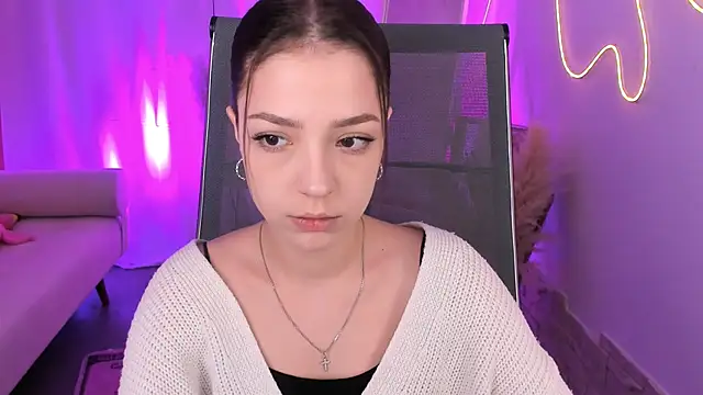 PamBeesly online show from January 12, 8:32 am