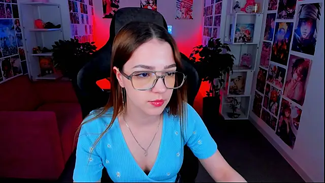 Snapshot of PamBeesly chatting on February 5, 11:44 am PamBeesly online show from February 5, 11:44 am