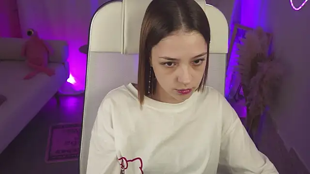 Snapshot of PamBeesly chatting on November 12, 5:33 am PamBeesly online show from November 12, 5:33 am