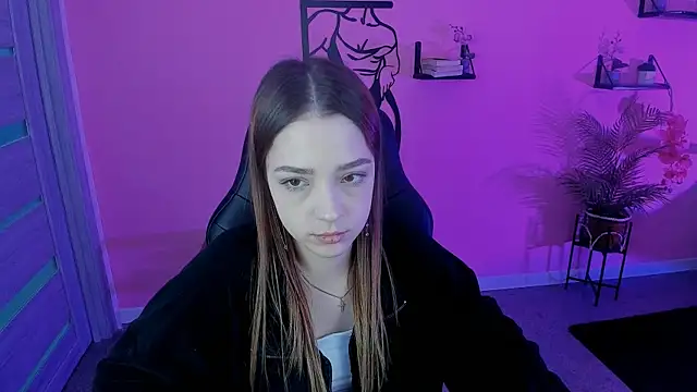 Snapshot of PamBeesly chatting on March 22, 2:36 pm PamBeesly online show from March 22, 2:36 pm