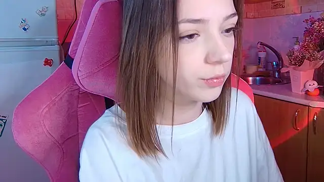 PamBeesly online show from March 22, 2:18 pm