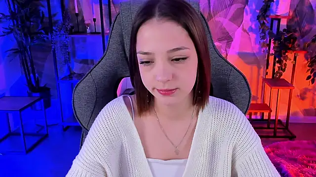 Snapshot of PamBeesly chatting on November 26, 8:58 am PamBeesly online show from November 26, 8:58 am