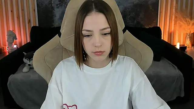 Snapshot of PamBeesly chatting on October 28, 8:24 am PamBeesly online show from October 28, 8:24 am