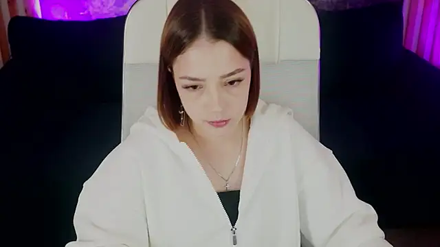 Snapshot of PamBeesly chatting on October 1, 8:41 am PamBeesly online show from October 1, 8:41 am