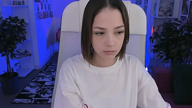 Snapshot of PamBeesly chatting on October 31, 11:07 am PamBeesly online show from October 31, 11:07 am