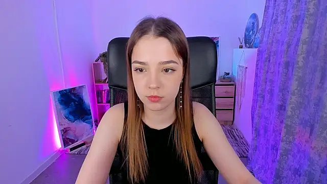 Snapshot of PamBeesly chatting on March 18, 11:11 am PamBeesly online show from March 18, 11:11 am