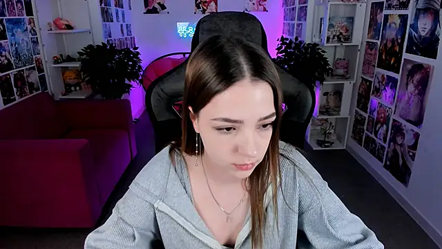 Snapshot of PamBeesly chatting on February 23, 11:22 am PamBeesly online show from February 23, 11:22 am