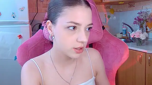 PamBeesly online show from February 21, 9:11 am