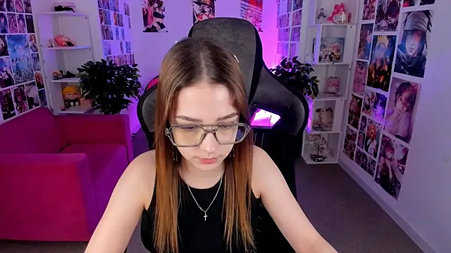 Snapshot of PamBeesly chatting on March 1, 8:02 am PamBeesly online show from March 1, 8:02 am