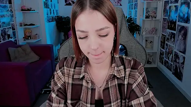 Snapshot of PamBeesly chatting on September 23, 8:54 am PamBeesly online show from September 23, 8:54 am