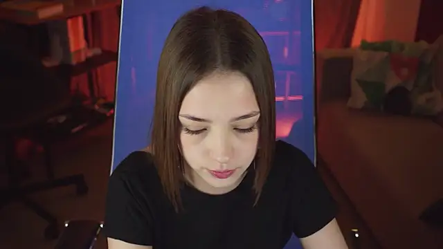 Snapshot of PamBeesly chatting on November 10, 10:42 am PamBeesly online show from November 10, 10:42 am